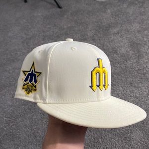 7 3/4 fitted new era mariners hat. never worn